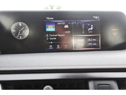 Used 2022 Lexus UX 200 w/ Premium Package image 19