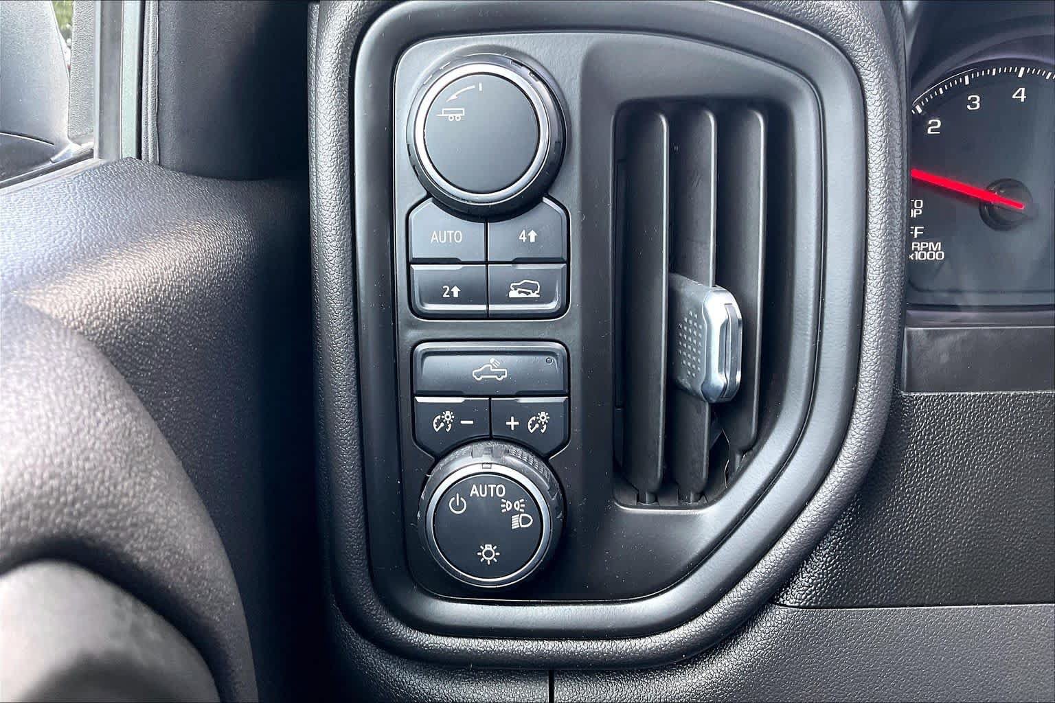 Used 2021 Chevrolet Silverado 1500 Custom AWD/4WD image 34