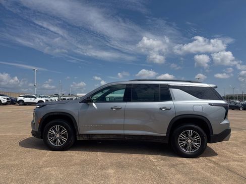 Used 2026 Chevrolet Traverse LT w/ Driver Confidence Package FWD image 14