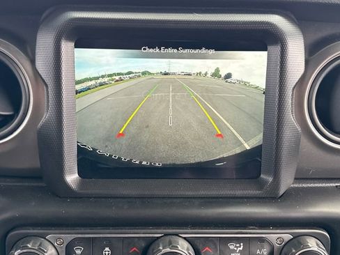 Used 2023 Jeep Wrangler Unlimited w/ Cold Weather Group AWD/4WD image 29