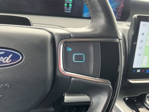 Used 2025 Ford Expedition Platinum AWD/4WD image 22