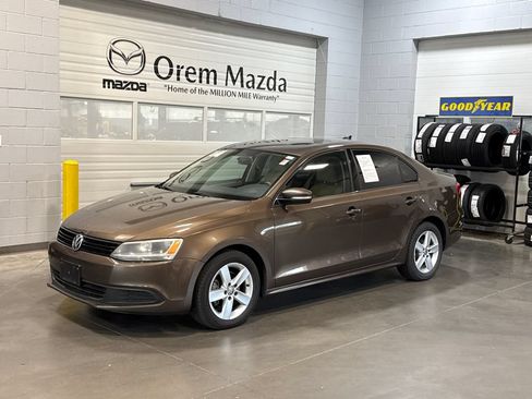 Used 2012 Volkswagen Jetta TDI FWD image 1
