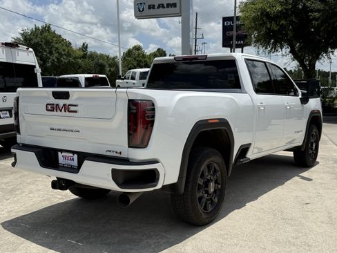 Used 2025 GMC Sierra 2500 AT4 AWD/4WD image 5