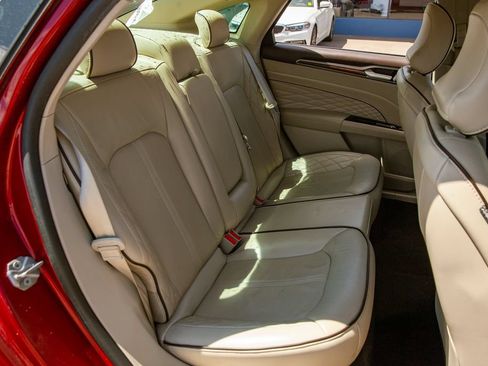 Used 2018 Ford Fusion Platinum FWD image 12