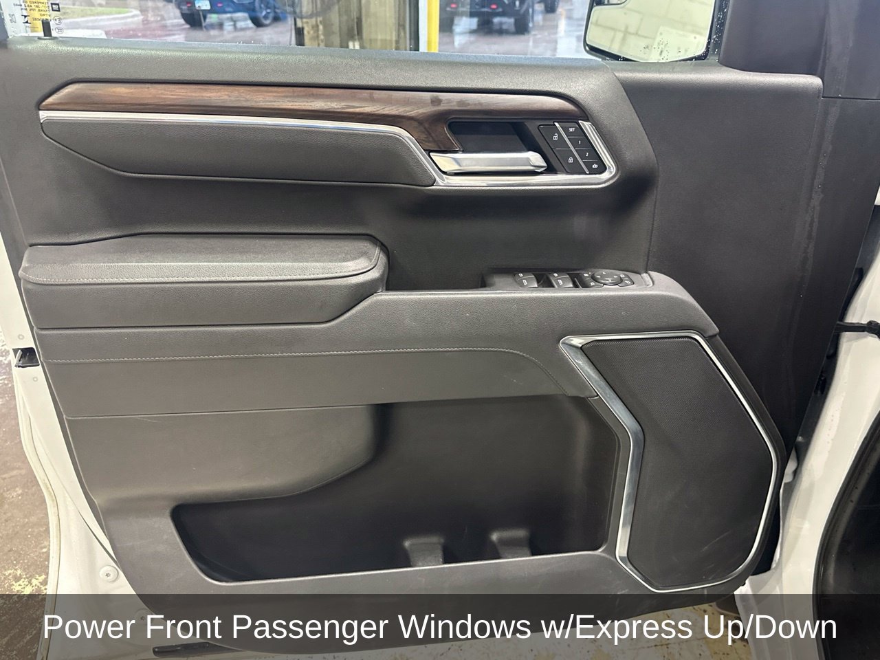 Used 2025 GMC Sierra 1500 SLT RWD image 10