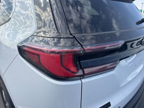 Used 2025 GMC Acadia Elevation image 25