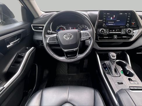 Used 2021 Toyota Highlander XLE FWD image 6