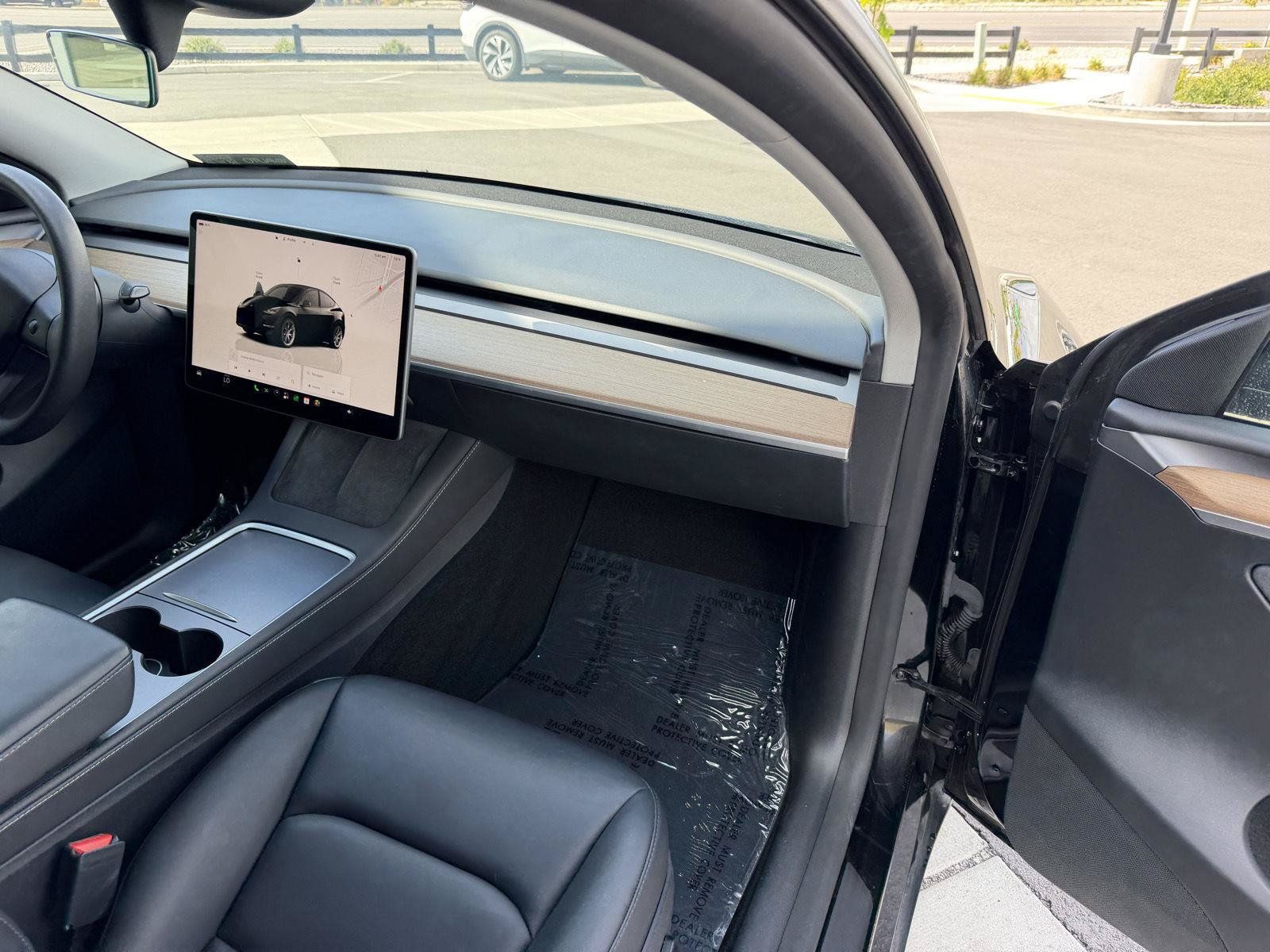 Used 2024 Tesla Model Y 2WD image 24