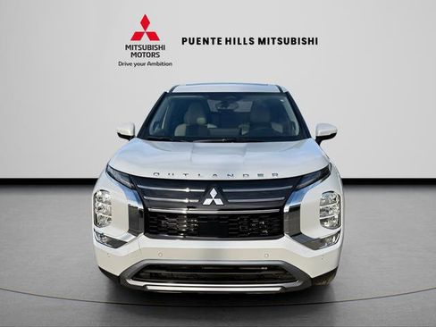 New 2026 Mitsubishi Outlander SE image 2
