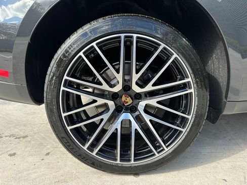 Used 2026 Porsche Macan AWD/4WD image 40