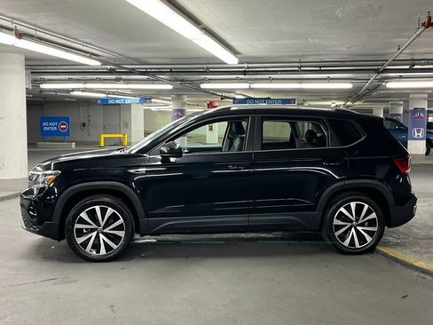 Used 2023 Volkswagen Taos SE w/ Panoramic Sunroof Package AWD/4WD image 33