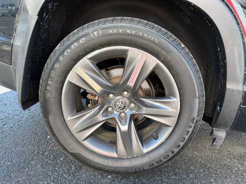 Used 2019 Toyota Highlander Limited AWD/4WD image 11