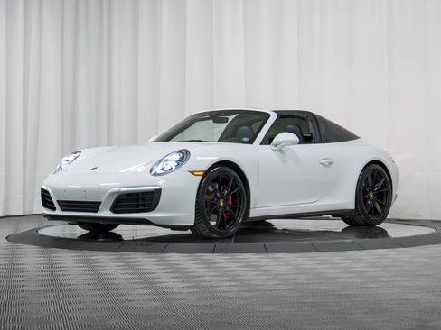 Certified 2019 Porsche 911 Targa 4S image 32
