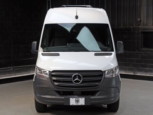 Used 2024 Mercedes-Benz Sprinter 2500 image 5