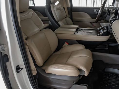 Used 2022 Lincoln Navigator L Reserve AWD/4WD image 31