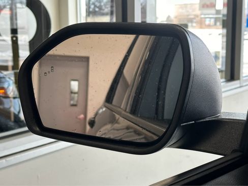 Used 2023 Ford Explorer XLT image 27