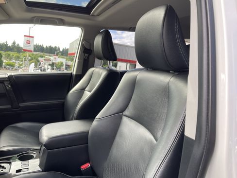 Used 2019 Toyota 4Runner Limited AWD/4WD image 18