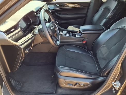 Used 2021 Jeep Grand Cherokee L Laredo AWD/4WD image 19