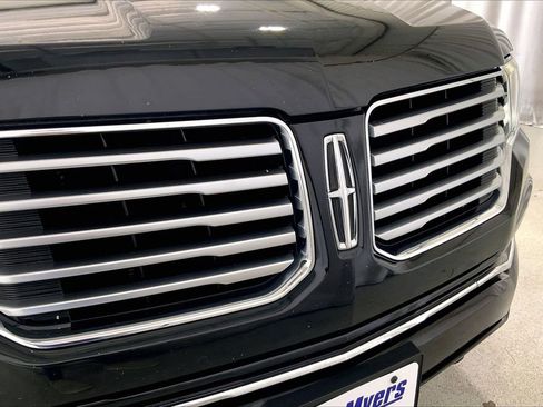 Used 2017 Lincoln Navigator Select RWD image 29