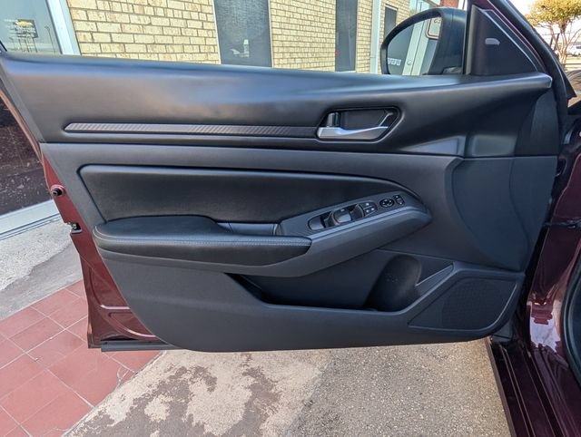 Used 2025 Nissan Altima 2.5 SV FWD image 13