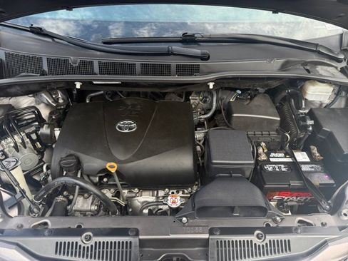 Used 2017 Toyota Sienna LE FWD image 18