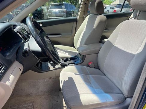 Used 2005 Toyota Camry LE FWD image 11