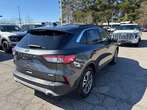 Used 2020 Ford Escape SEL image 5
