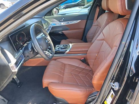 Used 2023 BMW 740i w/ Parking Assistance Package RWD image 14