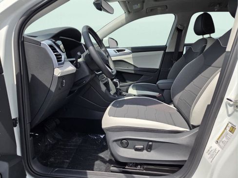 New 2026 Volkswagen Taos SE FWD image 8