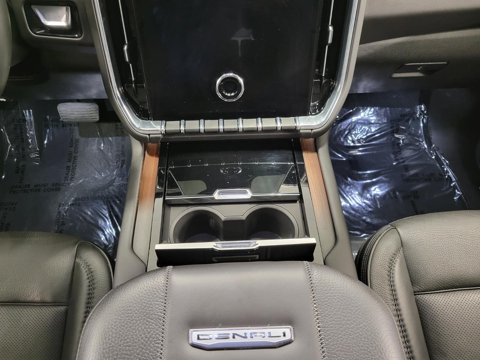 Used 2025 GMC Yukon XL Denali AWD/4WD image 44