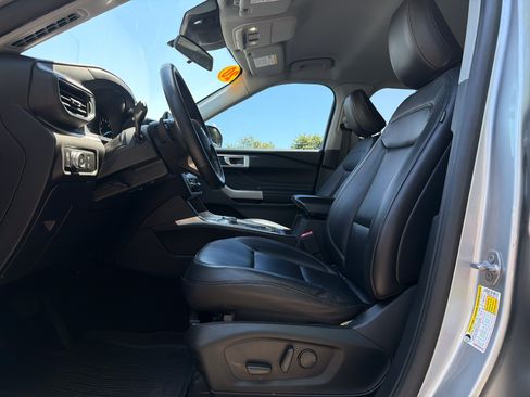 Used 2020 Ford Explorer XLT w/ Equipment Group 202A AWD/4WD image 23