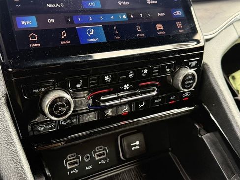 Used 2023 Jeep Grand Cherokee Overland w/ Luxury Tech Group IV AWD/4WD image 41
