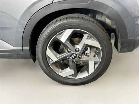 Used 2025 Hyundai Venue SEL FWD image 11