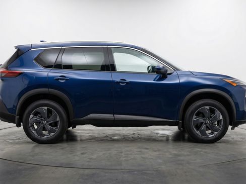Used 2025 Nissan Rogue SV image 11