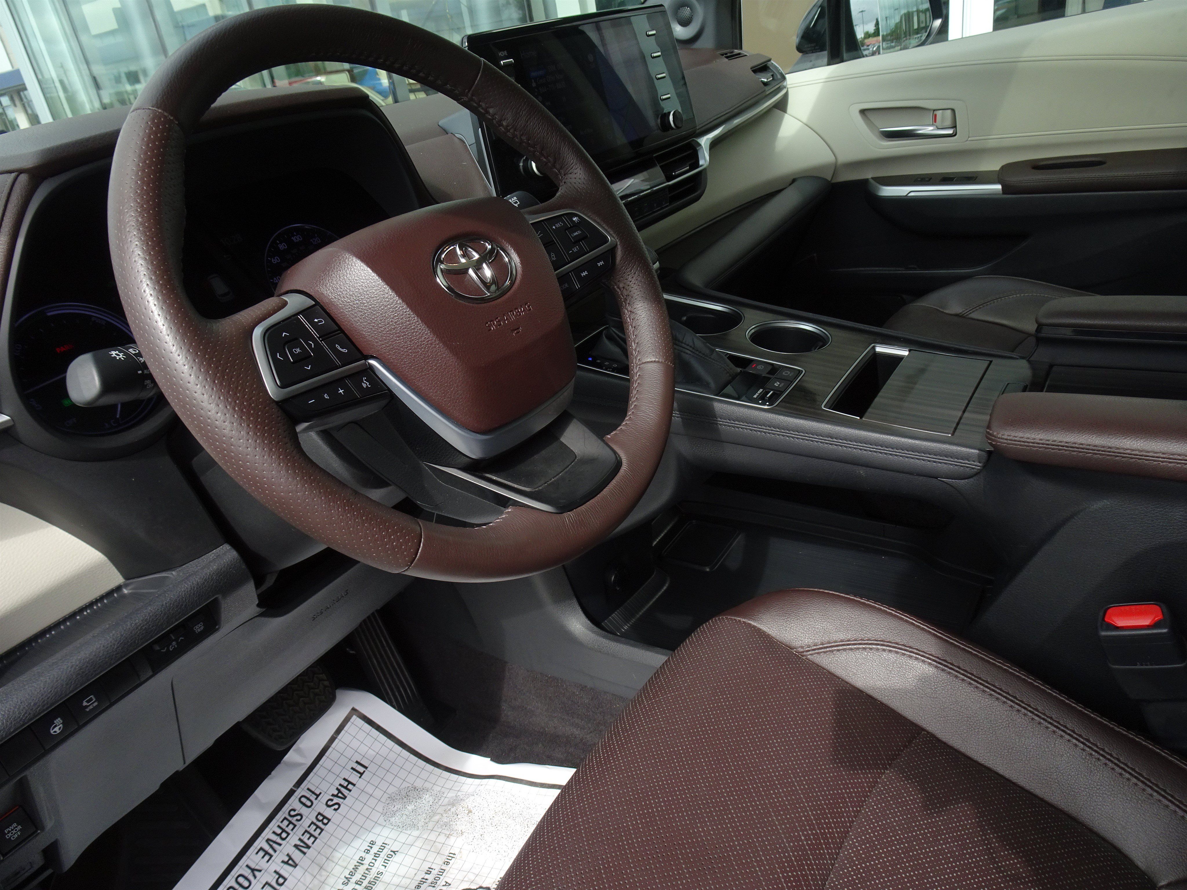 Used 2021 Toyota Sienna Platinum FWD image 11