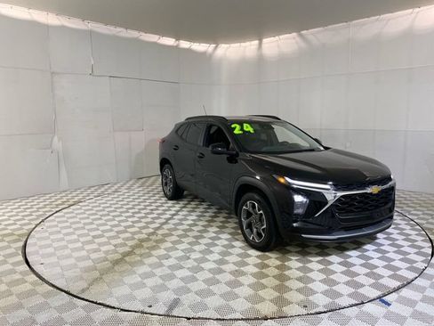 Used 2024 Chevrolet Trax LT w/ Driver Confidence Package FWD image 45