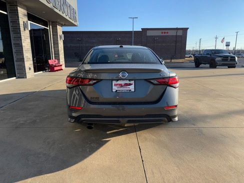 Used 2021 Nissan Sentra SR w/ SR Premium Package image 8
