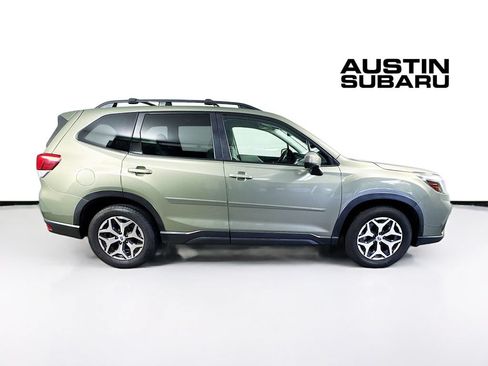 Used 2019 Subaru Forester Premium AWD/4WD image 8