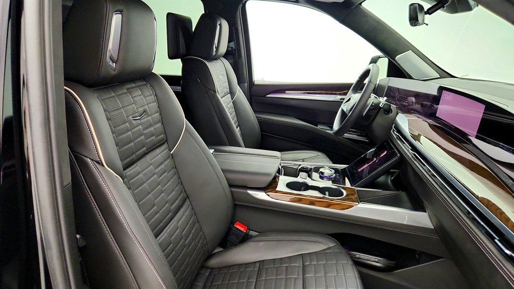 Used 2025 Cadillac Escalade ESV Sport Platinum AWD/4WD image 26
