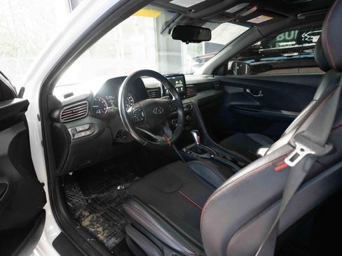 Used 2019 Hyundai Veloster 2.0 Premium image 8
