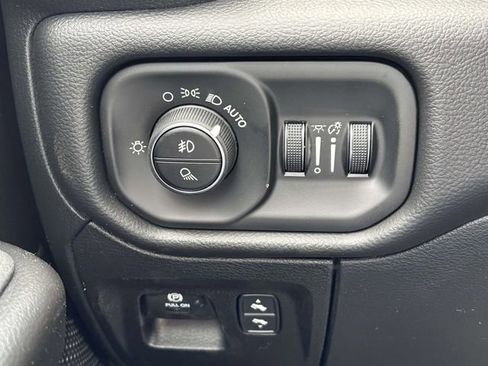 New 2026 RAM 1500 4x4 Crew Cab image 17