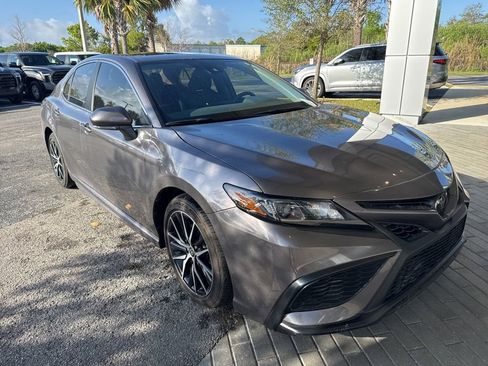 Used 2024 Toyota Camry SE FWD image 2