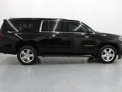 Used 2016 Chevrolet Suburban LT image 2