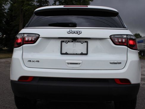 Used 2024 Jeep Compass Latitude image 8