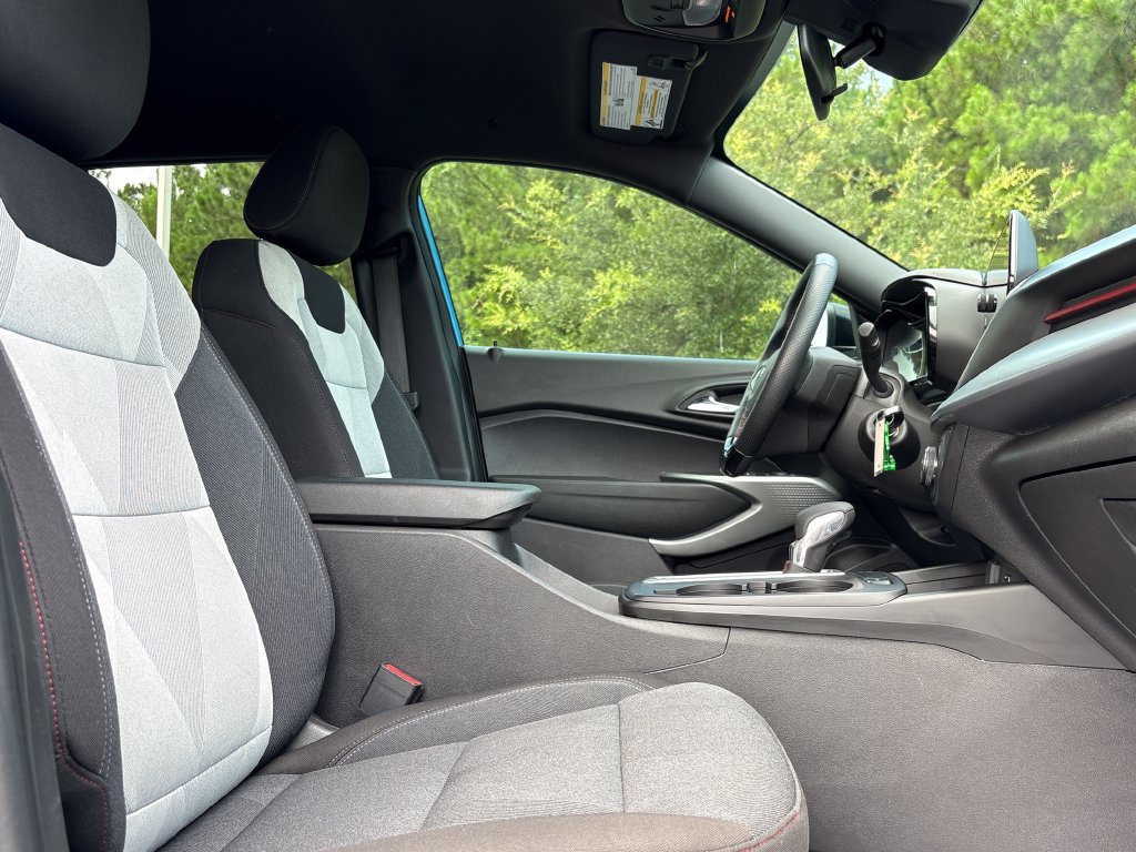 Used 2026 Chevrolet Trax RS FWD image 30