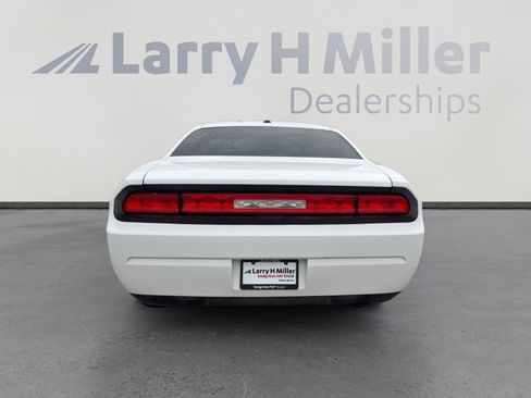 Used 2010 Dodge Challenger SE image 4