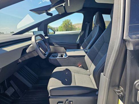 Used 2026 Tesla Cybertruck 2WD Crew Cab image 19