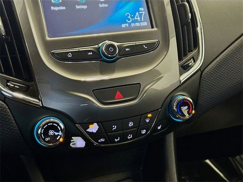Used 2018 Chevrolet Cruze LT w/ Convenience Package image 15