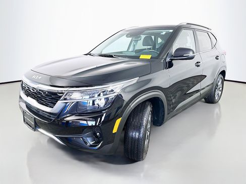 Certified 2023 Kia Seltos S w/ Navigation Package FWD image 3