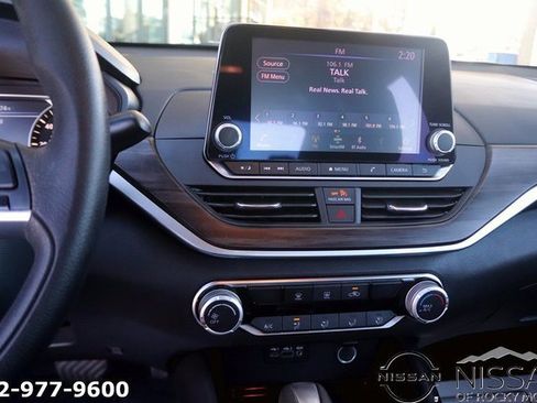 Used 2024 Nissan Altima 2.5 SV image 18